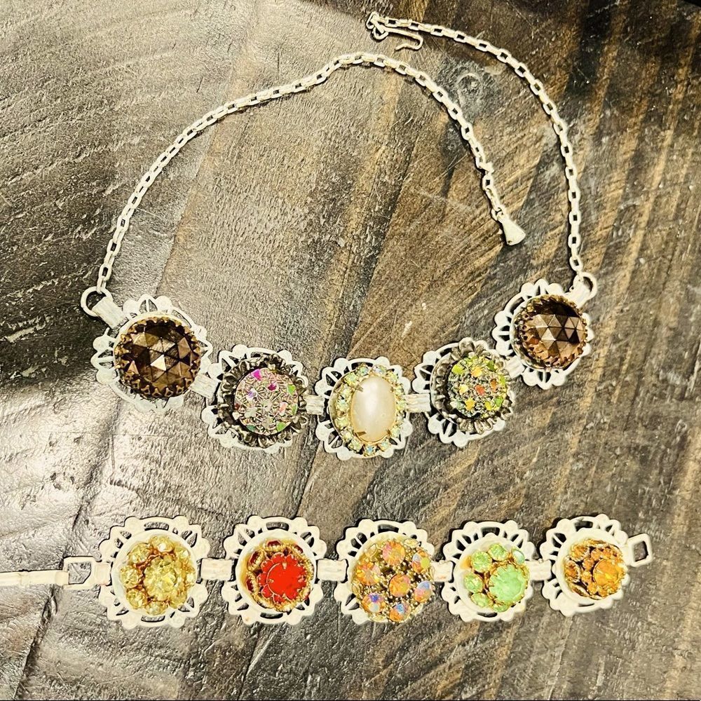 Vintage Jewelry Set. Sparkly and Unique. Choker & Bracelet